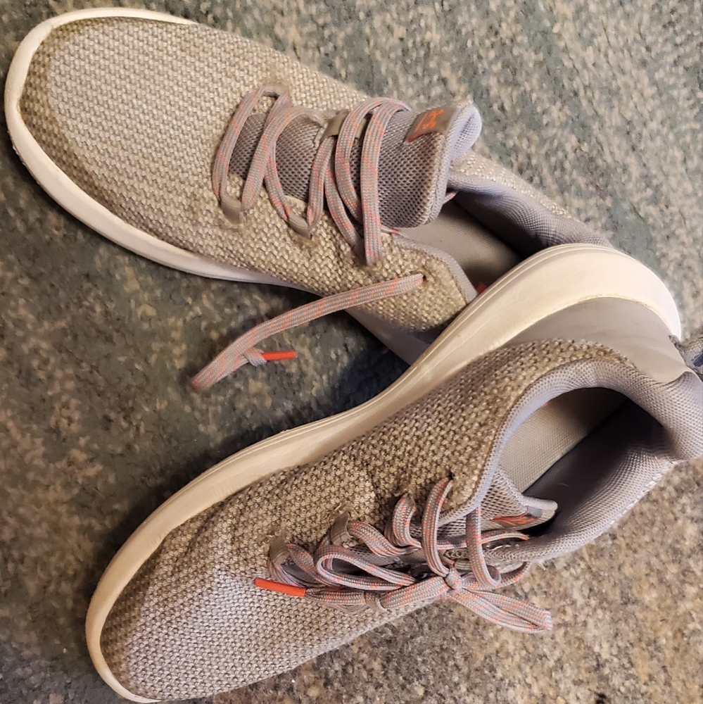 Under armour 6y soft top shoes gray